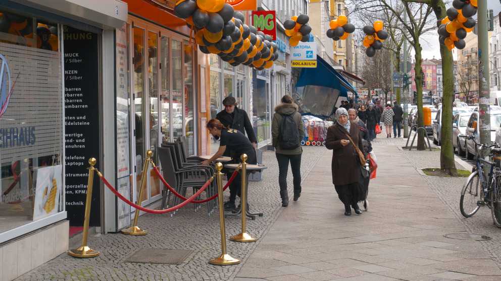 Street scene on Kottbusser Damm, Berlin-Neukölln.